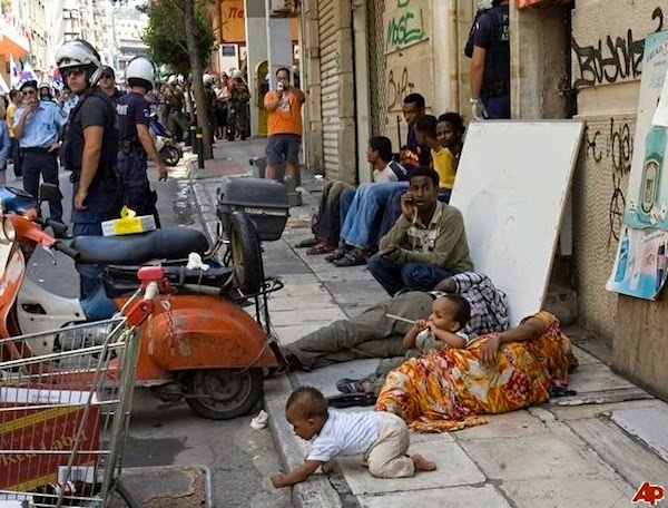 Αποτέλεσμα εικόνας για λαθρομετανάστες στους αθηναϊκούς δρόμους